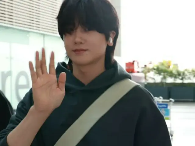 朴炯植5日上午在仁川国际机场出境