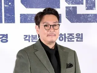 “如果你看到这个会怎么想？”演员赵震云7年前被同学曝光的不雅照片，因其涉嫌未成年犯罪而再次成为舆论焦点。