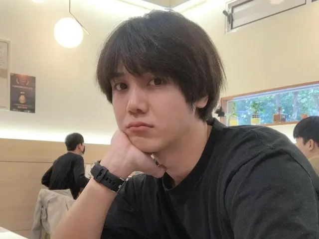 MBLAQ的第三位成员Mir现在已经结婚了……他的妻子是一位比他大一岁的圈外女性。