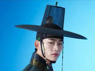 2PM 的 Tacyeon 穿上韩服看起来更加有尊严和男人气概......就像他刚从漫画书中跳出来一样