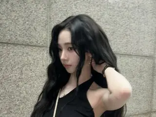 “aespa”卡莉娜以大胆的夏季时尚吸引眼球