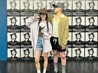 2NE1 的 Dara 造访 G-DRAGON 马来西亚演唱会场地...不变的友谊