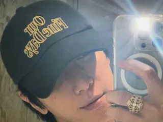 CNBLUE 的郑容和气质最好...即使戴着帽子，他的外貌也引人注目