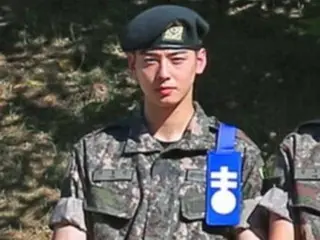 车银优（ASTRO）在训练营照片中毫不羞耻......即使在军队中他也是“脸蛋天才”