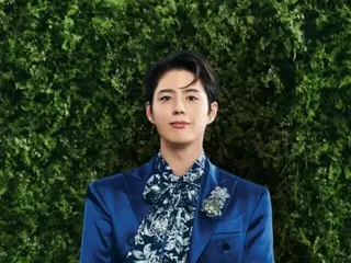 朴宝剑神秘而高贵的形象将你带入一个奇幻世界