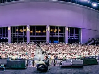 J-JUN露出温暖的笑容拍摄纪念照……“彼此认识是一段令人激动的时光”