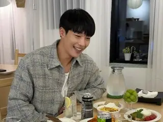 禹棹焕展现清爽男孩风男友形象...灿烂笑容让人心动