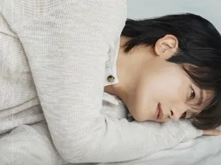 朴炯植以黑白造型展现其时尚魅力……幕后花絮照堪比A级照片。