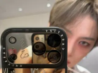 即使拿着牙刷，J-JUN看起来也很酷！……他正使劲刷牙呢。