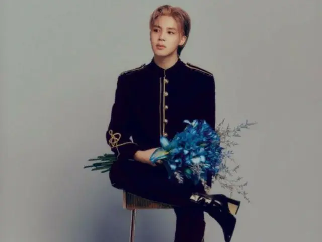 防弹少年团成员JIMIN在巴西颁奖典礼上连续第三年获得“国际男艺人”奖。