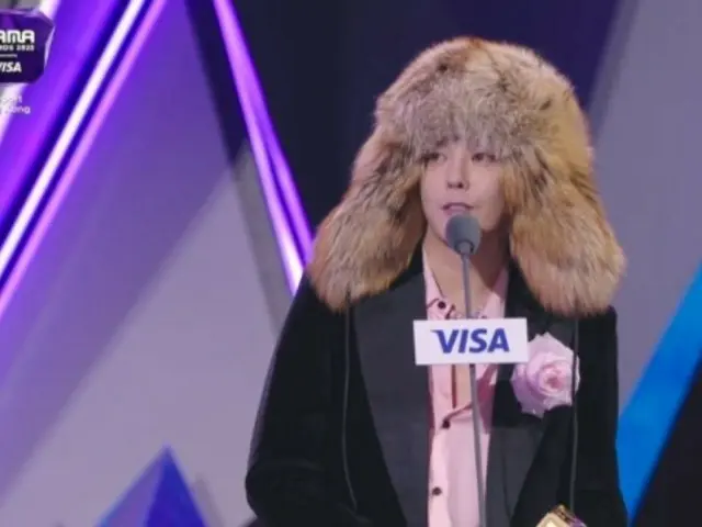 【2025 MAMA】G-DRAGON 荣获两项“粉丝奖”，并表达了对 BIGBANG 成员们的感激之情。