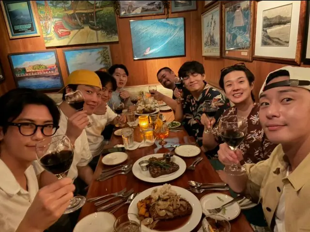 演员朴叙俊透露了他与“Wooga家族”成员共度的时光，其中包括BTS的V、ZE:A的朴炯植和崔宇植。