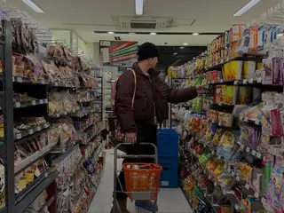 SHINee成员KEY因在日本便利店使用购物车而登上热搜。