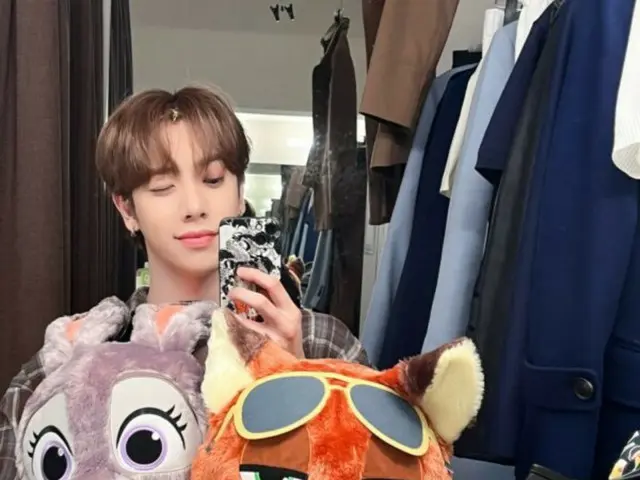 “n.SSign” Kazuta 对着镜头眨眼！……抱着毛绒玩具，可爱极了