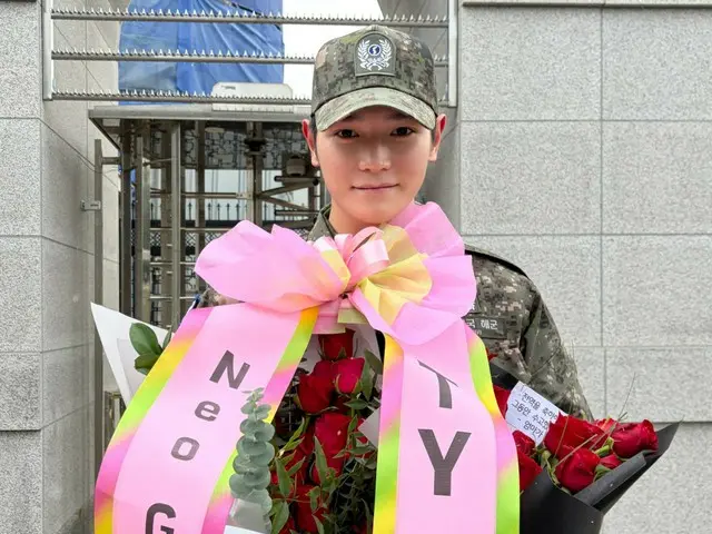 NCT成员泰容的时尚“出院”证明照……从拥抱父母到展示身材